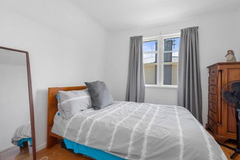 Photo of property in 11 Main Street, Greytown, 5712