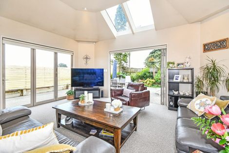 Photo of property in 53 Keywella Drive, Conifer Grove, Takanini, 2112