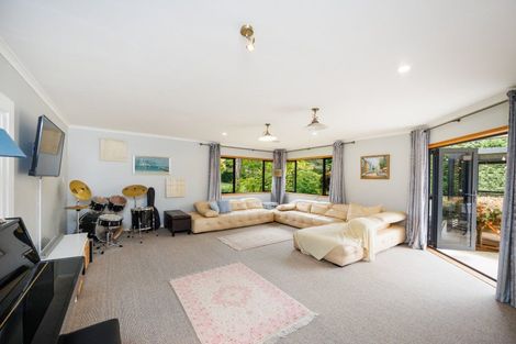 Photo of property in 46 Turitea Road, Fitzherbert, Palmerston North, 4472