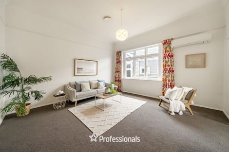 Photo of property in 79 Queens Drive, Lyall Bay, Wellington, 6022