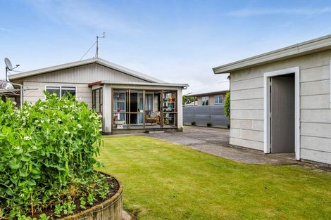 Photo of property in 18 Kamahi Avenue, Hawera, 4610