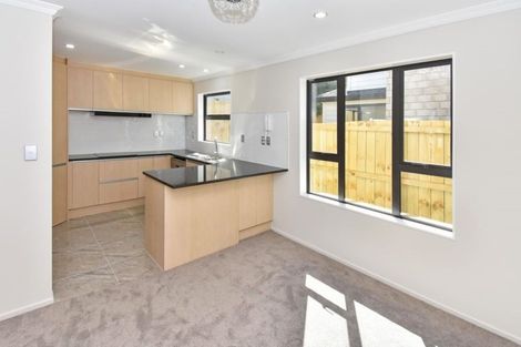 Photo of property in 7b Waiari Road, Conifer Grove, Takanini, 2112