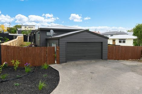 Photo of property in 43a Golf Road, New Lynn, Auckland, 0600