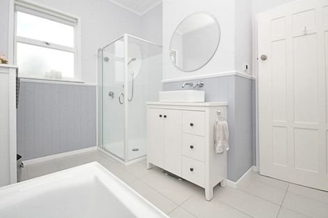 Photo of property in 1 Karaka Street, Helensville, 0800