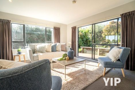 Photo of property in 15b Kinapori Terrace, Newlands, Wellington, 6037