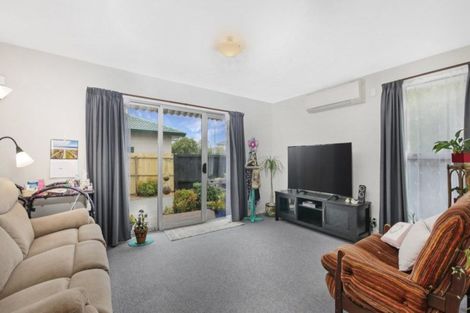 Photo of property in 11 Chipping Lane, Redwood, Christchurch, 8051