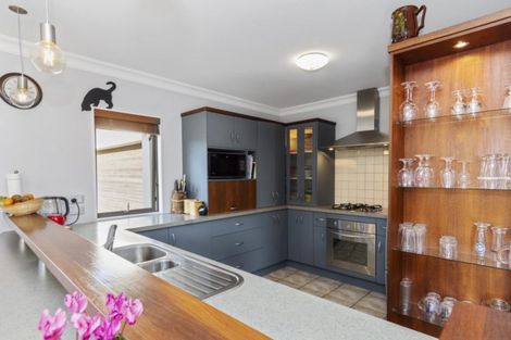 Photo of property in 8 Saint Clair Place, Papamoa Beach, Papamoa, 3118