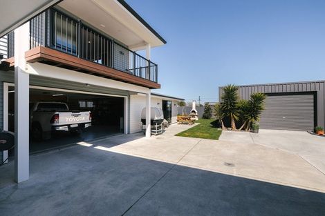Photo of property in 50a Pratt Avenue, Foxton Beach, Foxton, 4815