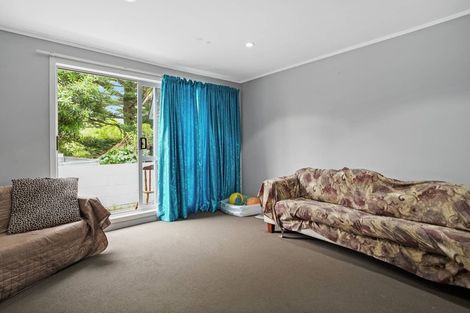 Photo of property in 121 Ennis Avenue, Pakuranga Heights, Auckland, 2010