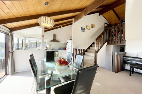 Photo of property in 32 Cron Avenue, Te Atatu South, Auckland, 0610