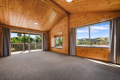 Photo of property in 9 Empressa Heights, Helensville, 0800