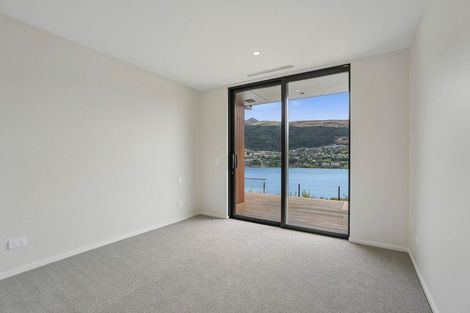 Photo of property in 6 Red Deer Rise, Kelvin Heights, Queenstown, 9300
