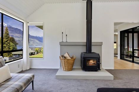 Photo of property in 24 Williams Street, Sunshine Bay, Queenstown, 9300