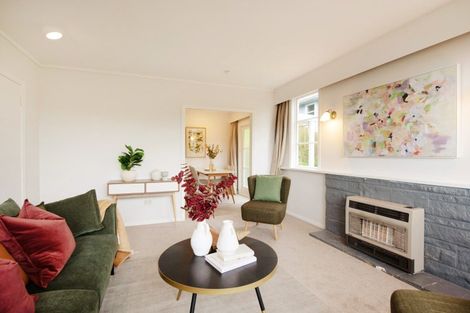 Photo of property in 135 Ruskin Road, Newlands, Wellington, 6037