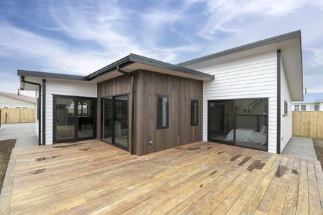 Photo of property in 10a Queenwood Road, Levin, 5510