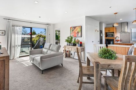 Photo of property in 2/68 Routley Drive, Glen Eden, Auckland, 0602