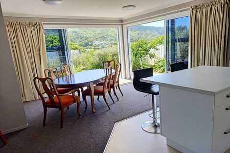 Photo of property in 10 Larsen Crescent, Tawa, Wellington, 5028