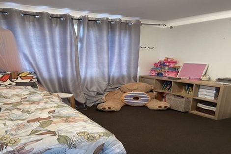 Photo of property in 27 Te Atatu Road, Te Atatu South, Auckland, 0610