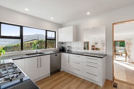 Photo of property in 15 Indira Place, Khandallah, Wellington, 6035