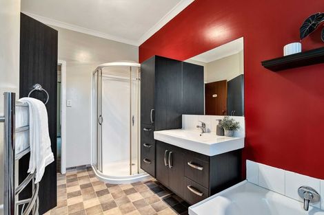 Photo of property in 33 Baring Terrace, Strandon, New Plymouth, 4312