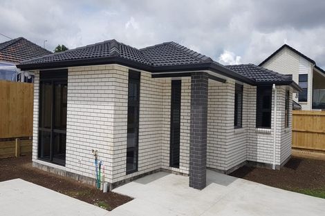 Photo of property in 71 Kenderdine Road, Papatoetoe, Auckland, 2025