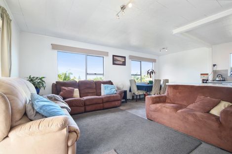 Photo of property in 11 Landsdale Place, Massey, Auckland, 0614