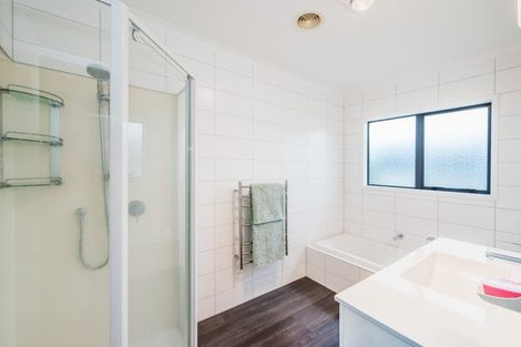 Photo of property in 18 Robert Grove, Paraparaumu, 5032