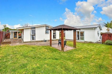 Photo of property in 8 Booker Place, Weymouth, Auckland, 2103