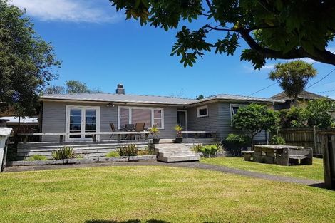Photo of property in 37 Edmonton Road, Henderson, Auckland, 0612
