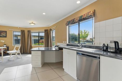 Photo of property in 34 Strachan Way, Highbury, Palmerston North, 4412