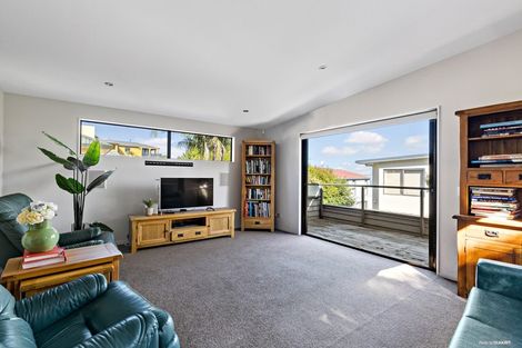 Photo of property in 21 Mariners View Road, Beach Haven, Auckland, 0626