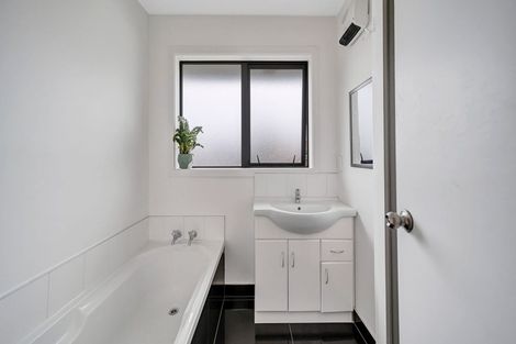 Photo of property in 35 Avro Crescent, Hornby, Christchurch, 8042