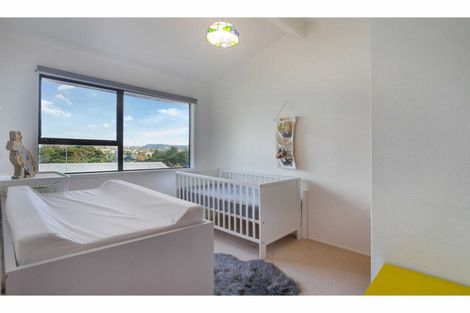Photo of property in 2/39 Brunton Place, Glenfield, Auckland, 0629
