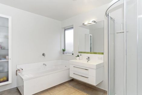 Photo of property in 1 Glen Kerran Close, Broomfield, Christchurch, 8042