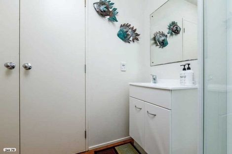 Photo of property in 2/8 Sunnynook Road, Sunnynook, Auckland, 0620