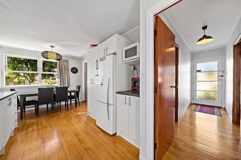 Photo of property in 7 Beach Road, Te Atatu Peninsula, Auckland, 0610