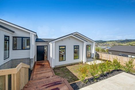Photo of property in 4d Forlong Rise, Helensville, 0800