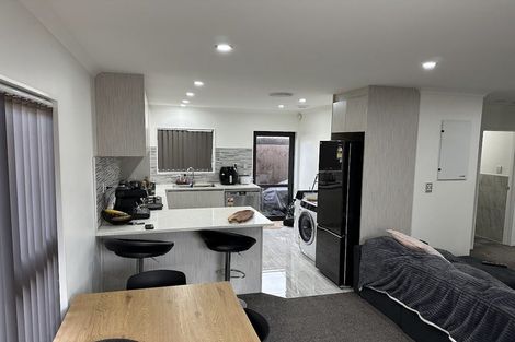 Photo of property in 5b Von Sturmer Street, Mangere East, Auckland, 2024