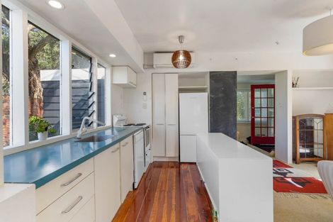 Photo of property in 20 Harrybrook Road, Green Bay, Auckland, 0604