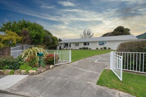 Photo of property in 9 Lesley Grove, Waikanae, 5036