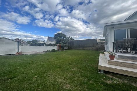 Photo of property in 42 Puru Crescent, Lyall Bay, Wellington, 6022