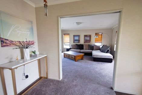 Photo of property in 35 Milbrook Place, Chartwell, Hamilton, 3210