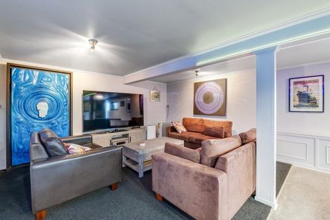 Photo of property in 15 Leiden Place, Totara Vale, Auckland, 0629