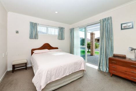 Photo of property in 14 Sovereign Isle Lane, Rototuna, Hamilton, 3210