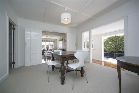 Photo of property in 4 Cleve Road, Green Bay, Auckland, 0604