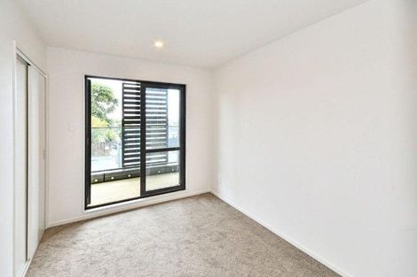 Photo of property in 2/3226 Great North Road, New Lynn, Auckland, 0600