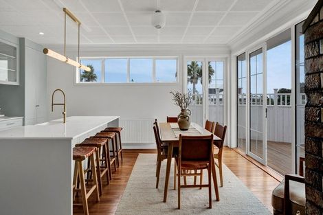 Photo of property in 10 Mangorei Road, Strandon, New Plymouth, 4312