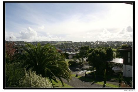 Photo of property in 15 Longwood Place, Forrest Hill, Auckland, 0620