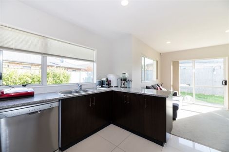 Photo of property in 8 Riverglade Parkway, Te Atatu South, Auckland, 0610