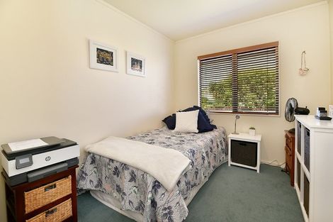 Photo of property in 2/8 Knott Road, Stanmore Bay, Whangaparaoa, 0932